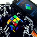 Robô resolve o cubo mágico em menos de 1 segundo
