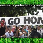 Brasileiros protestando contra a FIFA