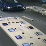 Ladrões roubando (e destruindo) uma Apple Store