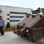 Homem constroi tanque caseiro na Síria