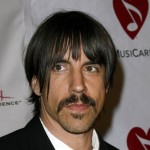 Vocalista do Red Hot Chilli Peppers é confundido c...
