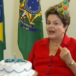 Dilma cantando parabéns pra você em inglês